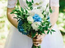 A current trend in wedding bouquets is loose, airy & organic, rather than tight and formal. What type of bouquet is your favorite?